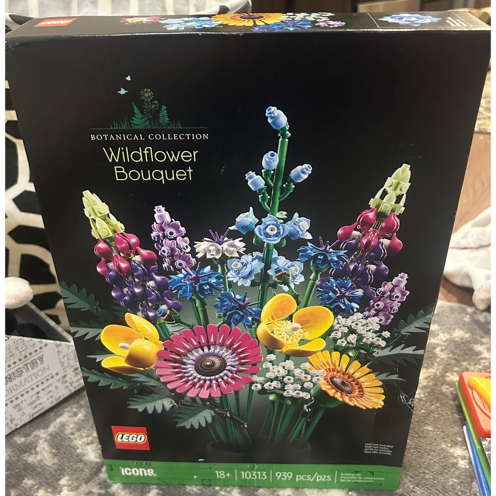 Lego Icons Wallflower Bouquet Botanical Collection Building Set (NWT)